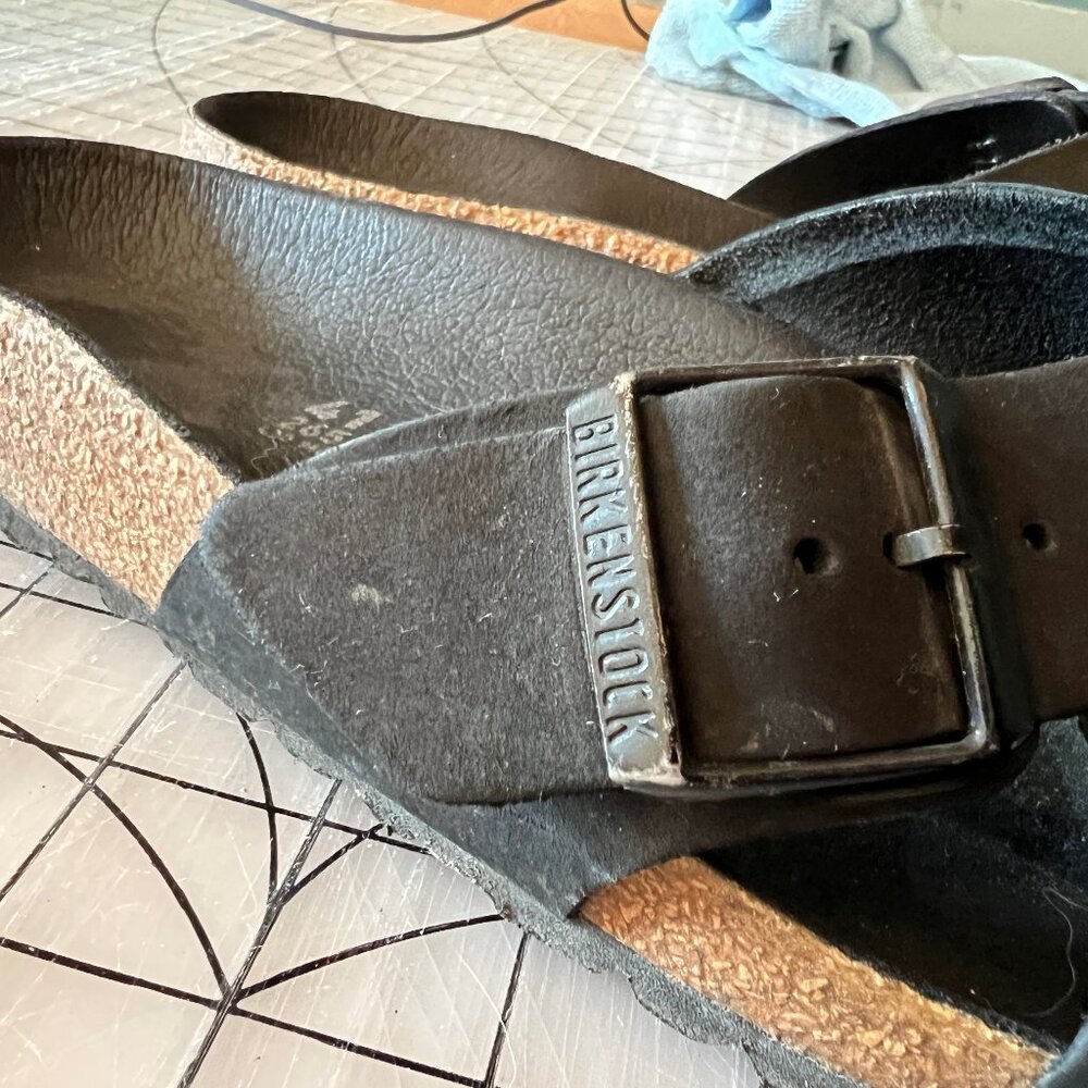 Birkenstock Women's Black Cross-Strap Sandals - Picture 6 of 12
